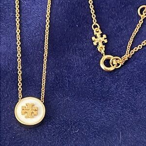 💛Tory Burch Necklace!